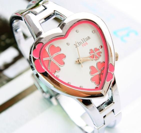Heart Shaped Ladies Quartz Watch Fashion Exquisite Casual Watches Analog Bracelet Watches Silver Strap Casual Watch For Women Dress Analog Watch